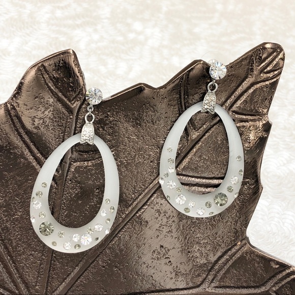 🌼 Frosted Acrylic Teardrop Rhinestone Drop Earrings - Picture 1 of 3